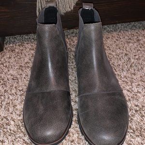 Sorel Harlow Chelsea Boots